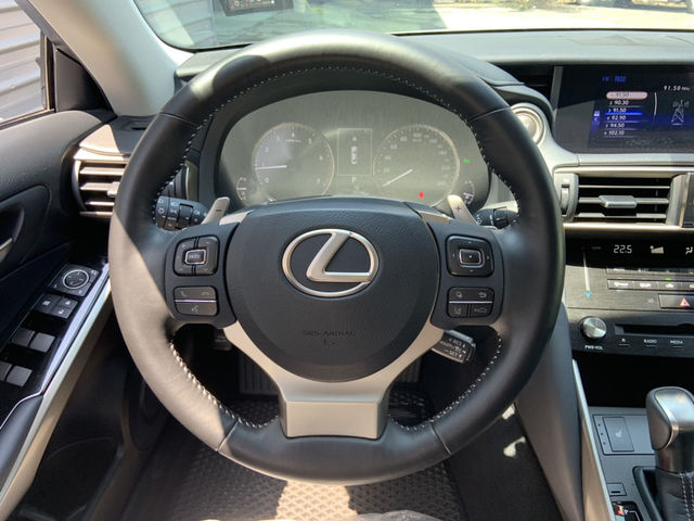LEXUS凌志 IS 300H  第2張相片