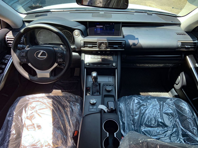 LEXUS凌志 IS 300H  第4張相片