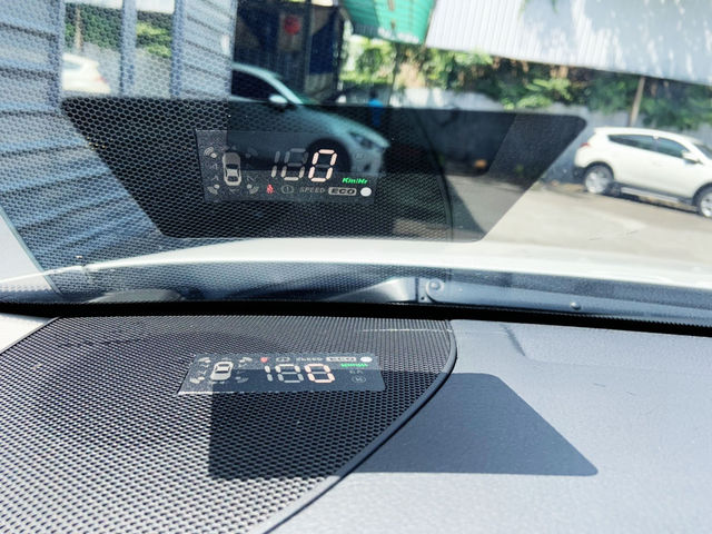 LEXUS凌志 IS 300H  第6張相片