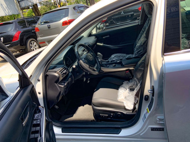 LEXUS凌志 IS 300H  第10張相片