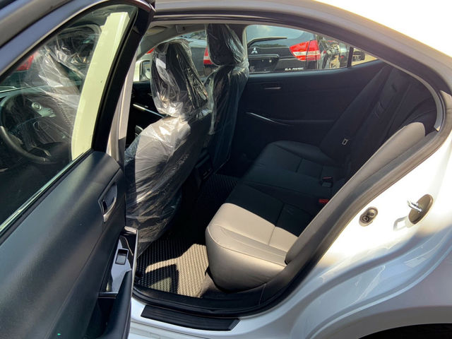 LEXUS凌志 IS 300H  第11張相片