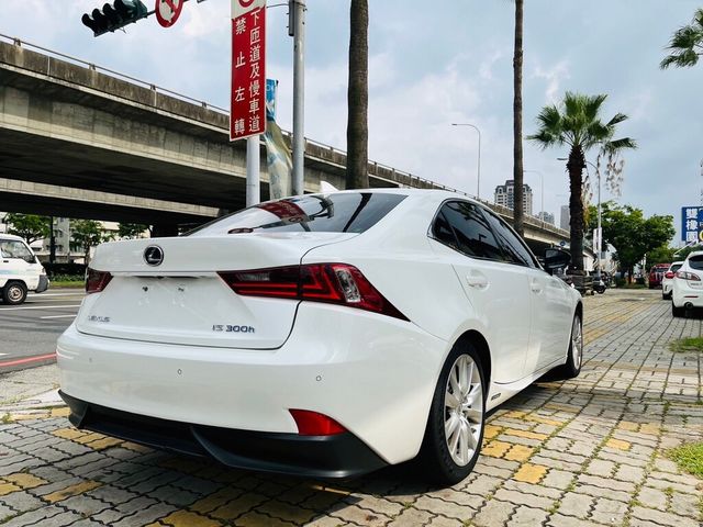LEXUS凌志 IS 300H  第12張相片