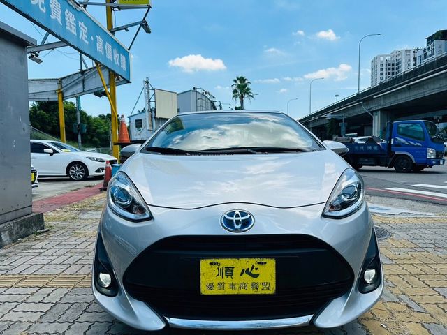TOYOTA豐田 PRIUS C  第2張相片