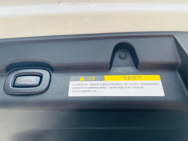 LUXGEN納智捷 URX  第14張相片