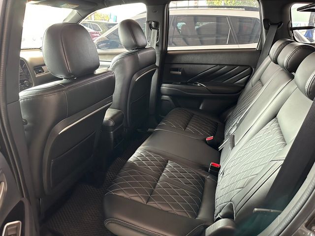 MITSUBISHI三菱 OUTLANDER  第8張相片