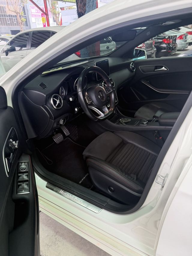 M-BENZ賓士 A180  第6張相片