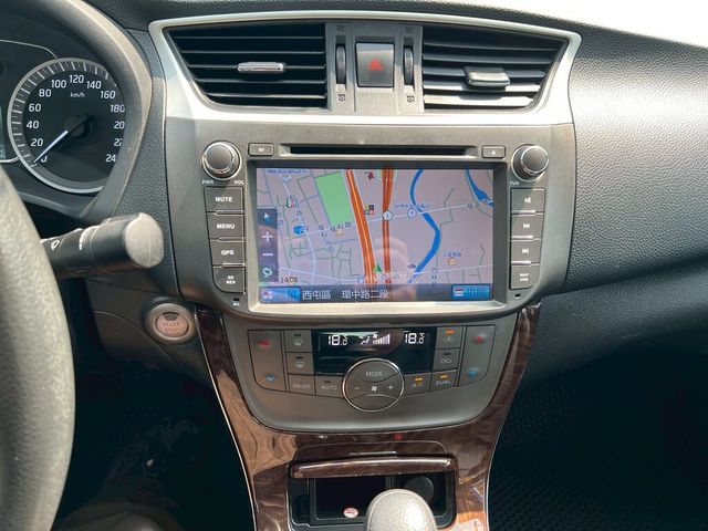 NISSAN日產 SENTRA 180  第7張相片