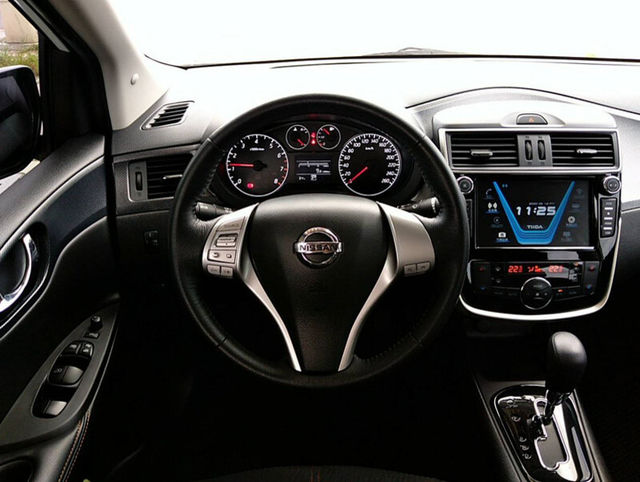 NISSAN日產 TIIDA  第5張相片