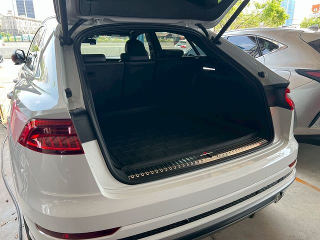 AUDI奧迪 Q8  第17張相片