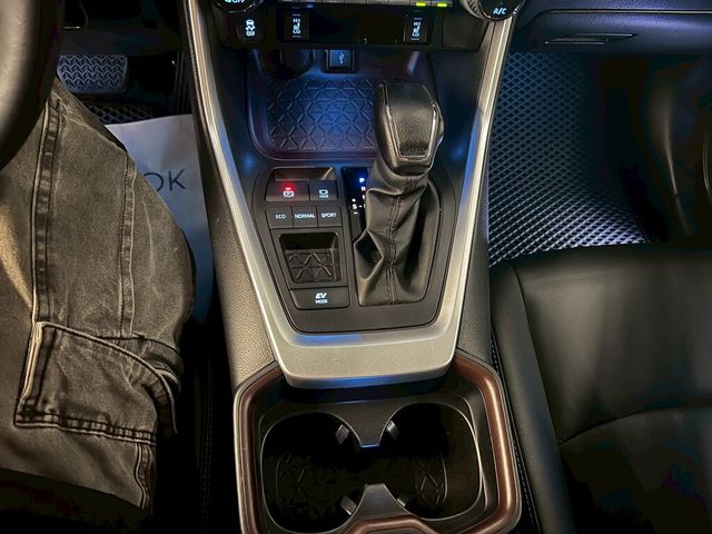 TOYOTA豐田 RAV4  第8張相片