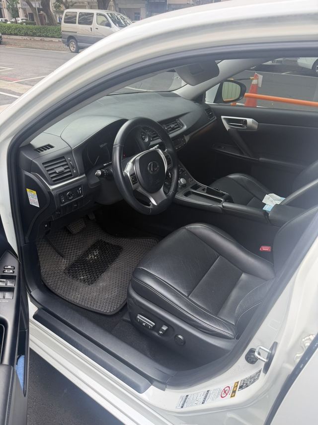 LEXUS凌志 CT200H  第2張相片