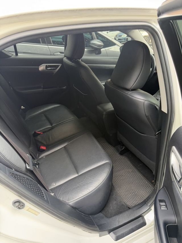 LEXUS凌志 CT200H  第5張相片