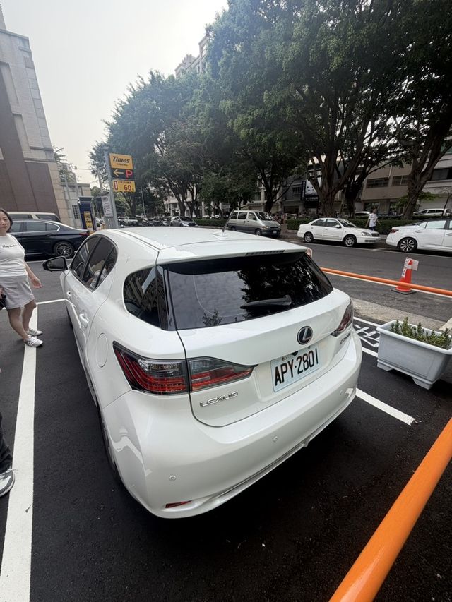 LEXUS凌志 CT200H  第6張相片