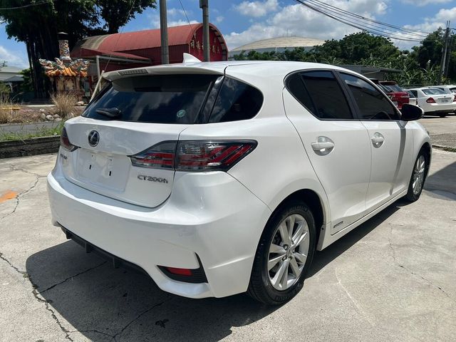 LEXUS凌志 CT200H  第15張相片