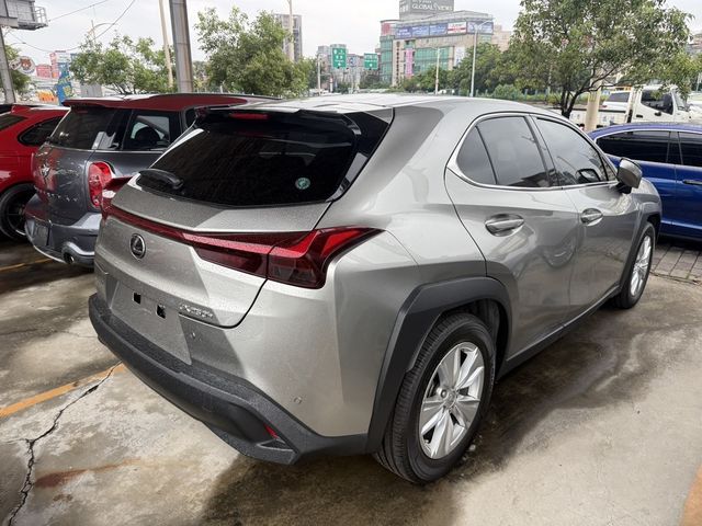 LEXUS凌志 UX250H  第6張相片