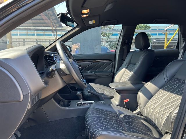 MITSUBISHI三菱 OUTLANDER  第5張相片