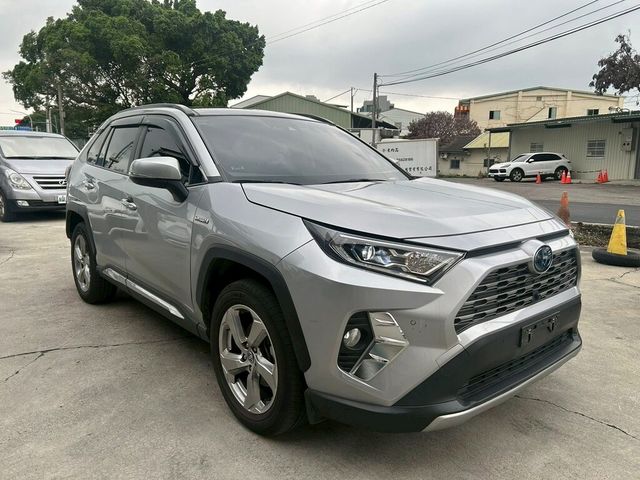 TOYOTA豐田 RAV4  第3張相片