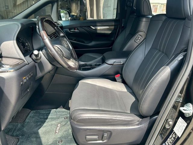 LEXUS凌志 LM300H  第5張相片
