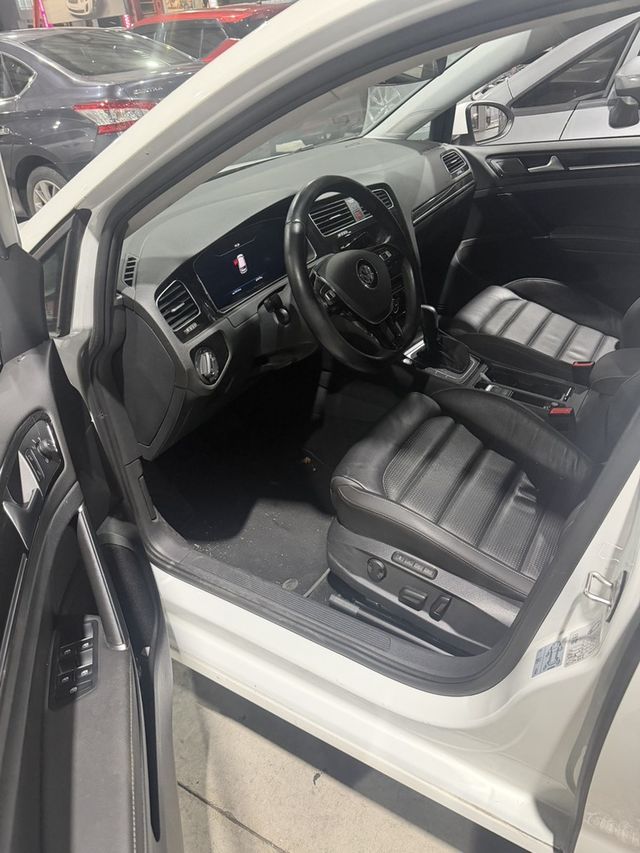 VOLKSWAGEN福斯 GOLF  第5張相片