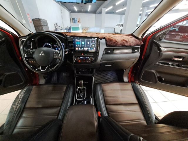 MITSUBISHI三菱 OUTLANDER  第7張相片
