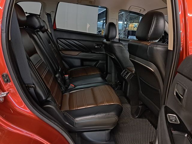 MITSUBISHI三菱 OUTLANDER  第9張相片