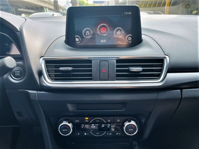 MAZDA馬自達 MAZDA 3  第3張相片
