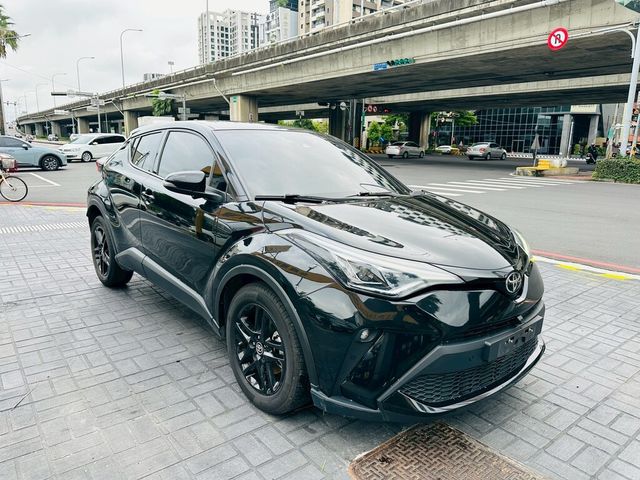 TOYOTA豐田 C-HR  第2張相片