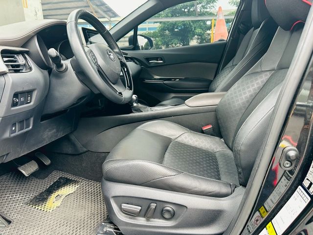TOYOTA豐田 C-HR  第3張相片