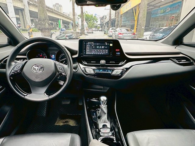 TOYOTA豐田 C-HR  第9張相片