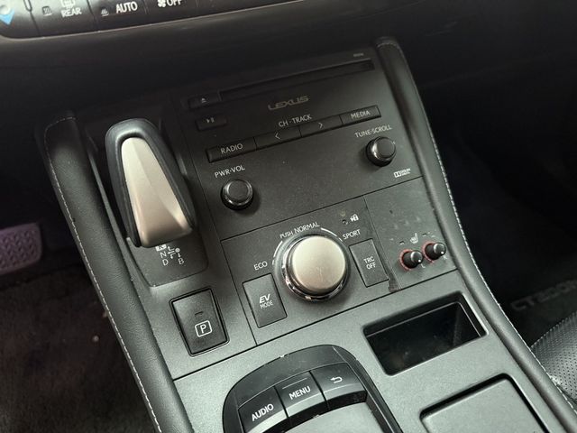 LEXUS凌志 CT200H  第9張相片