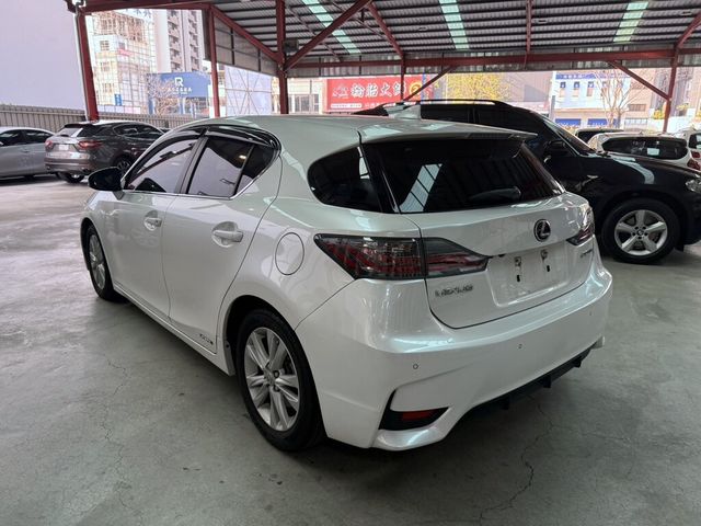 LEXUS凌志 CT200H  第16張相片