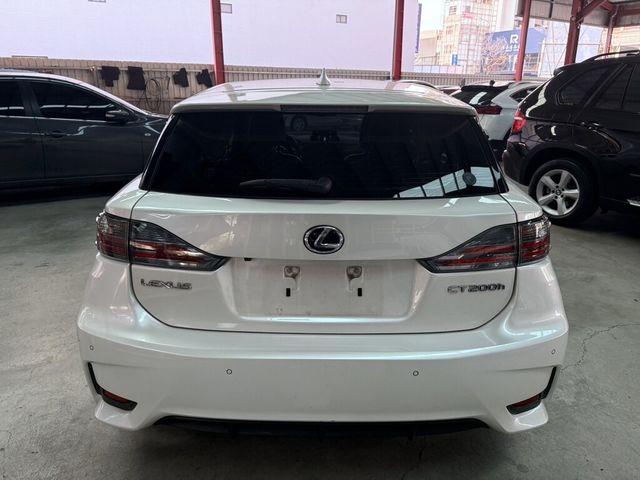 LEXUS凌志 CT200H  第17張相片
