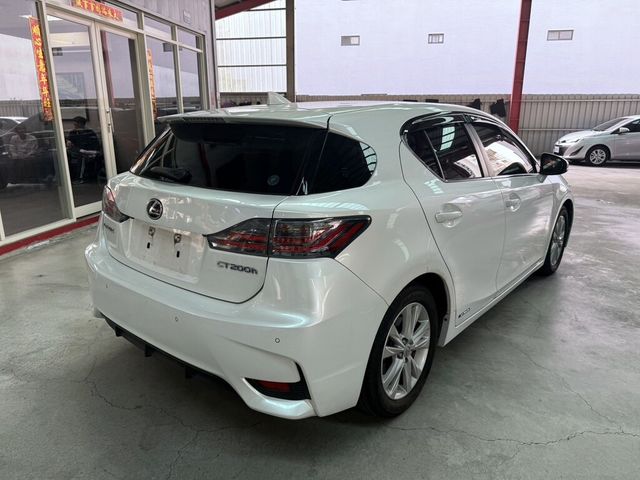 LEXUS凌志 CT200H  第18張相片
