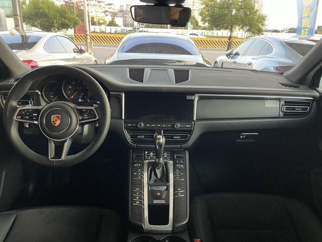 PORSCHE保時捷 MACAN  第8張相片
