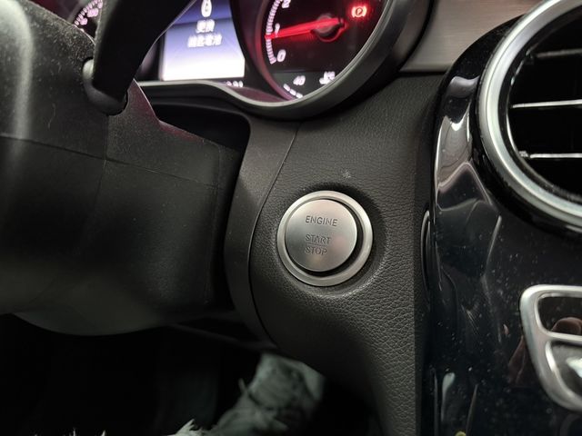 M-BENZ賓士 C200  第5張相片