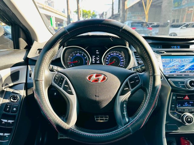 HYUNDAI現代 ELANTRA  第4張相片