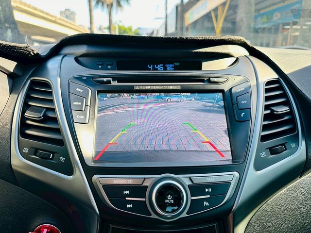 HYUNDAI現代 ELANTRA  第7張相片