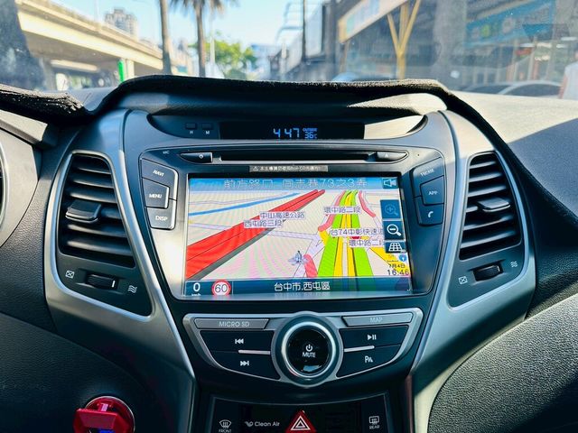 HYUNDAI現代 ELANTRA  第8張相片