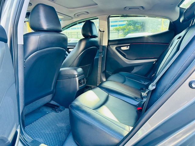 HYUNDAI現代 ELANTRA  第12張相片