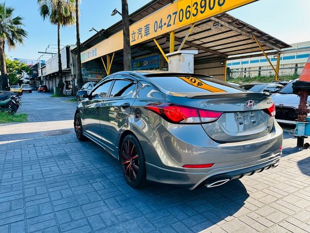 HYUNDAI現代 ELANTRA  第14張相片