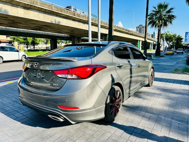 HYUNDAI現代 ELANTRA  第16張相片