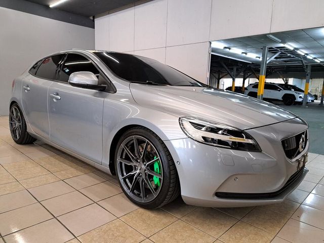 VOLVO富豪 V40  第1張相片