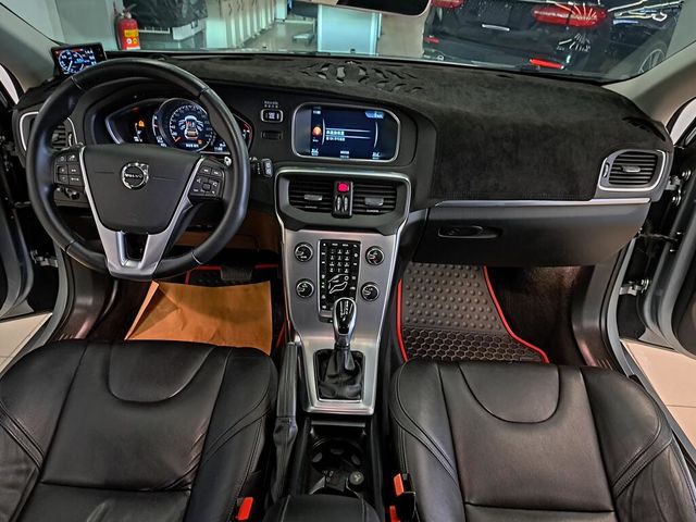 VOLVO富豪 V40  第2張相片