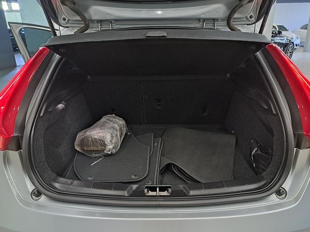 VOLVO富豪 V40  第8張相片