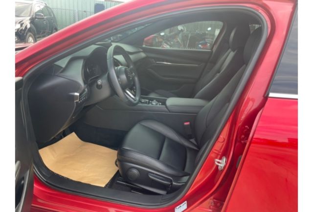 Mazda MAZDA3  第7張相片