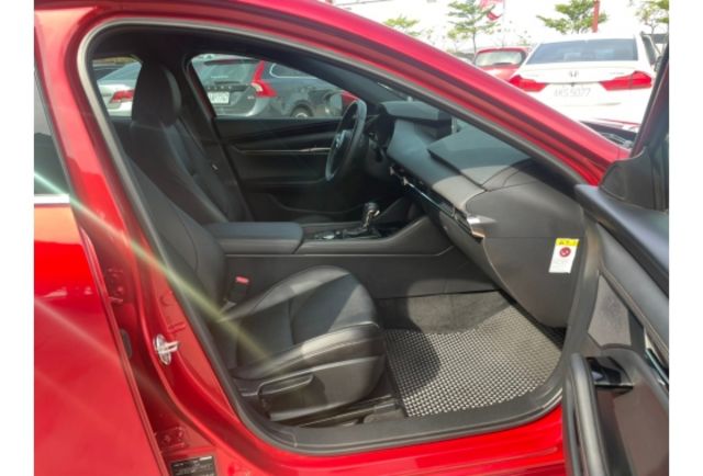 Mazda MAZDA3  第8張相片