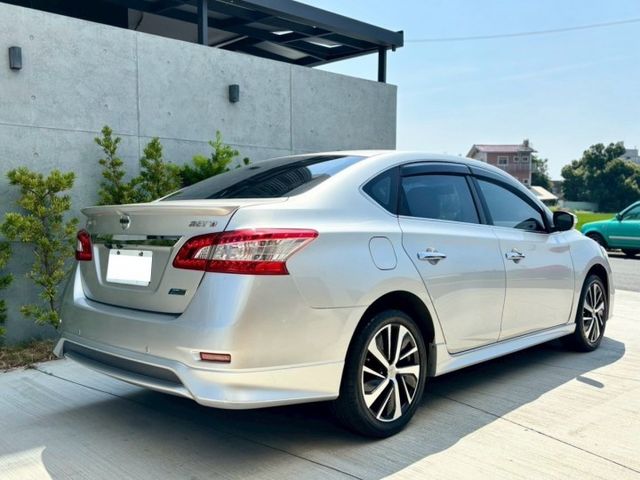 超值優質代步神車，里程保證，IKEY，定速，舒適皮椅，絕對值得您到場賞車試乘  第10張相片