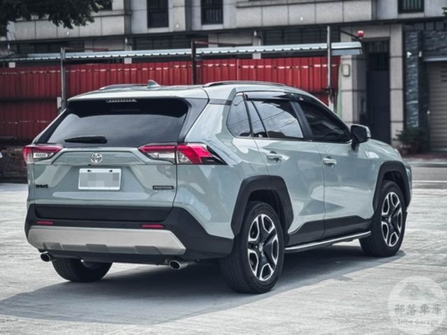 TOYOTA豐田 RAV4  第3張相片