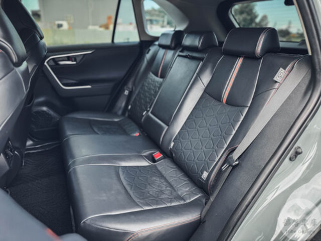 TOYOTA豐田 RAV4  第8張相片