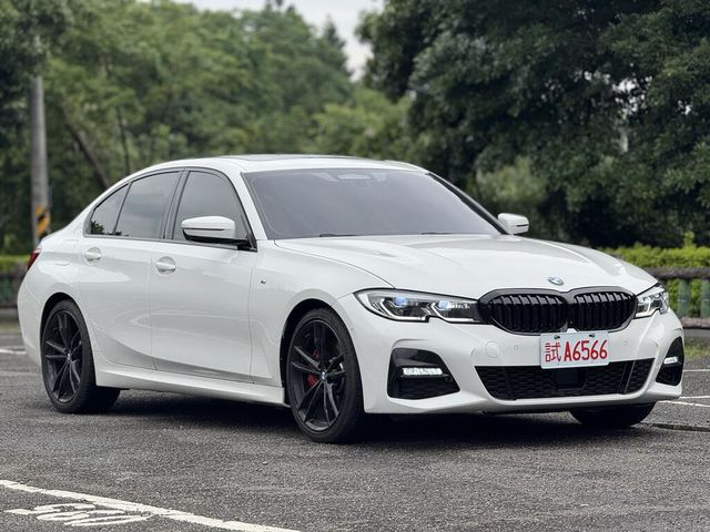 BMW寶馬 330I M SPORT  第2張相片